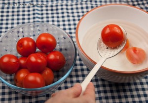 Tomatoes to bowl